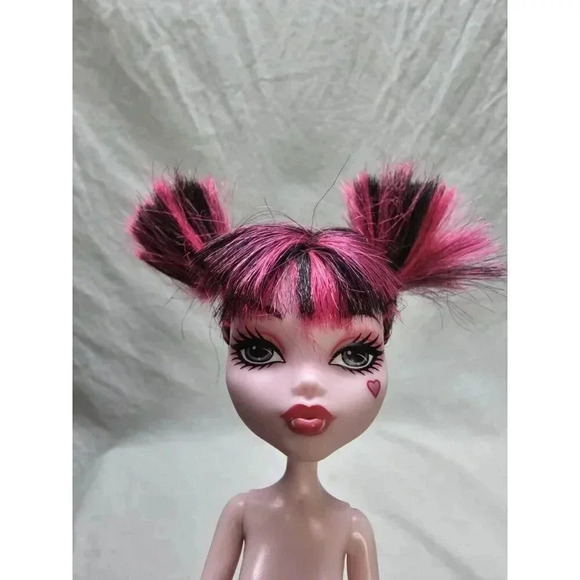 Monster High Dead Tired DRACULAURA Doll- Two Right Hands- Nude- READ - Picture 2 of 11